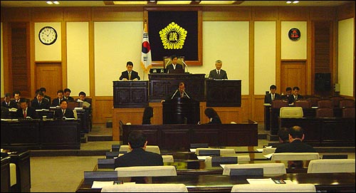 대구시의회 제 130회 임시회에서 김형준 시의원이 질문하고 있다. 